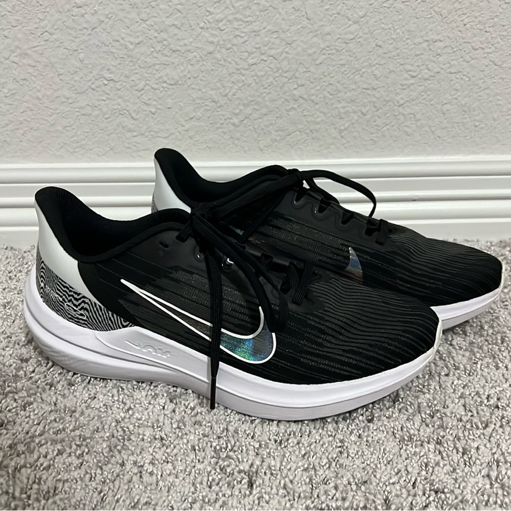 Nike Women’s Winflo 9 Premium Road Running Shoe
